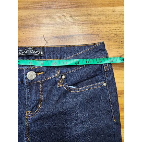 Almost Famous Juniors Jeans/jeggings Size 5 Dark Wash - Picture 6 of 10